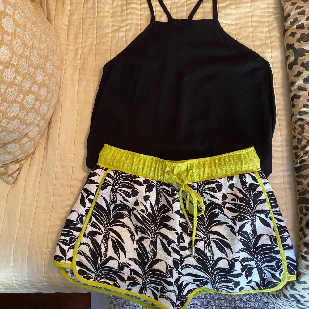 NWOT Gianni Bini Palm Tree Shorts, size S